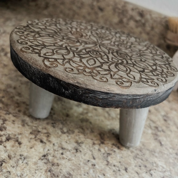 Wooden riser - Picture 2 of 4